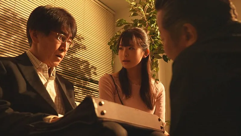 Chồng yêu vay nợ anh em xã đoàn, vợ phải bán thân để trả nợ