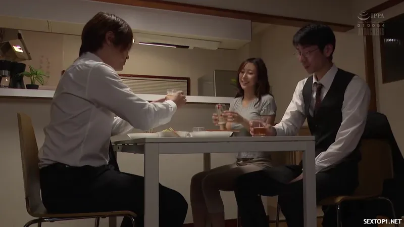 đến nhà sếp ở nhờ, cưỡng dục luôn vợ sếp