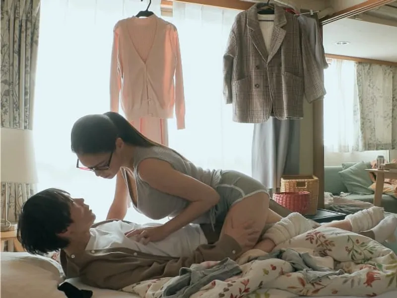 được chị gần nhà "an ủi" khi bồ đi ngoại tình